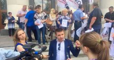 Депутат-радикал Ілля Смичок прибув на судове засідання щодо підняття тарифу на проїзд до 5 грн/