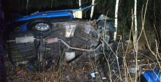 ​Страшна аварія на Житомирщині -  ВАЗ-2101 злетів у кювет та перекинувся на бік/