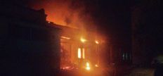 ​У Житомирі під час пожежі в СТО згоріли три автомобіля/