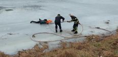 ​Житомирські рятувальники та водолази навчають способам порятунку на водоймах/