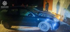 Нічна ДТП у Житомирі: П'яна водійка Chevrolet влетіла у будівлю ФОТО/