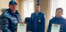 ​На Житомирщині нагородили підлітка, який допоміг врятувати чоловіка від самогубства/