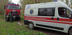 ​В Житомирской области спасатели высвободили «скорую» из грязи/