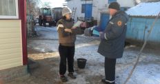 В ​Ружинском районе спасатели напоминают жителям частных домов, как сохранить свое жилье от огня/