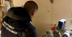В Житомирской области полиция ликвидировала подпольный цех по обработке янтаря/