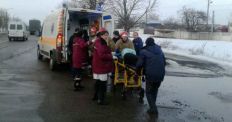 ​Страшна аварія: Житомирські рятувальники деблокували травмованих людей із понівечених легковиків. ФОТО/