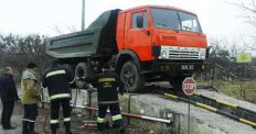 ​Трагедия в Житомирской области: На мужчину упал кузов КамАЗа. ФОТО/