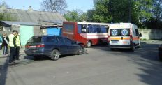 ​ДТП у Житомирі: На перехресті зіткнулись пасажирський автобус та легковик. ФОТО/
