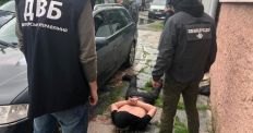​На Житомирщині СБУ затримала поліцейського, який налагодив канал збуту наркотиків. ФОТО/