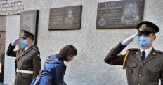 ​В Житомире на фасаде СОШ №7 открыли мемориальную доску Алексею Золину