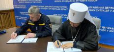 ​Митрополит Никодим та представник ДСНС підписали заяву щодо безпеки під час Водохреща/