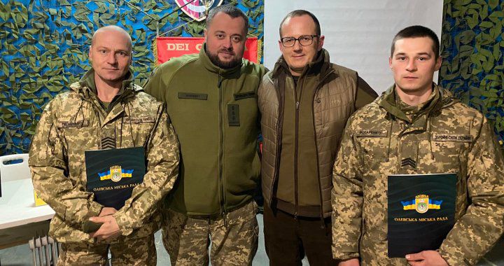 ​Подарки и поздравления с Житомирской области привез председатель областного совета защитникам на Востоке Украины