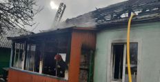 ​В Коростені на пожежі травмувався чоловік та його син. ФОТО/