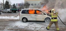 ​У Житомирі в районі автовокзалу на АЗС спалахнув автомобіль. ФОТО/