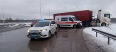 ​Под Житомиром вблизи села Олиевка произошло ДТП с участием легковушки и грузовика. ФОТО/