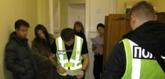 ​На Житомирщині поліція затримала працівника суду під час одержання хабаря/