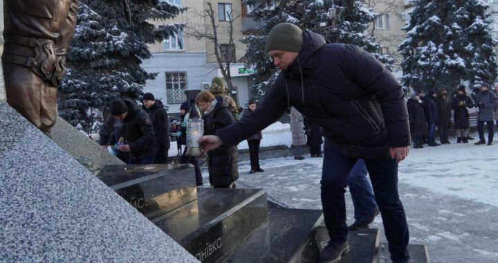 ​“Вони вистояли! Не витримав бетон!” У Житомирі вшанували пам’ять оборонців Донецького аеропорту