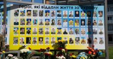 ​У Житомирі вшанували Героїв України та відкрили новий стенд пам’яті